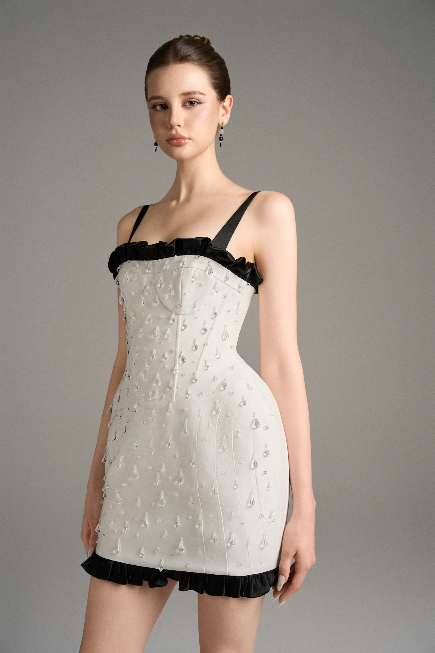Woman wearing a white dress with black trim