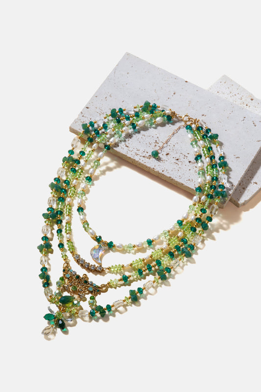 قلادة متعددة الخيوط مزينة بكريستالات سواروفسكي مضاءة بالقمر مع حلية هلالية