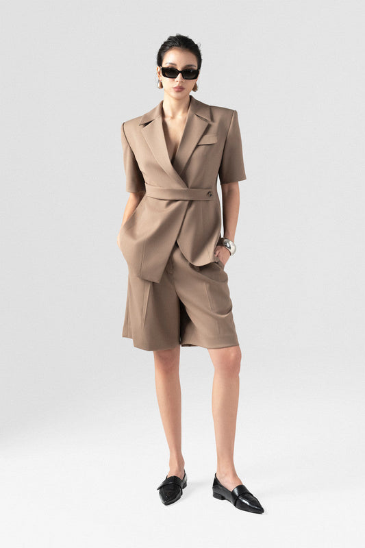 The short-sleeve brown blazer with wide padded shoulders and short menswear with chic waistband detail.