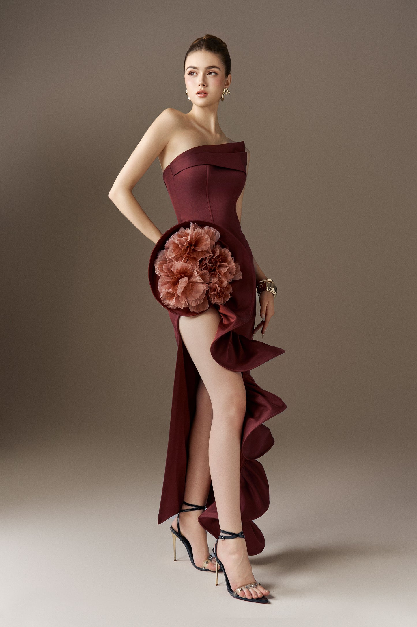 Robe longue bandeau fleurie 3D Floriana à volants en cascade