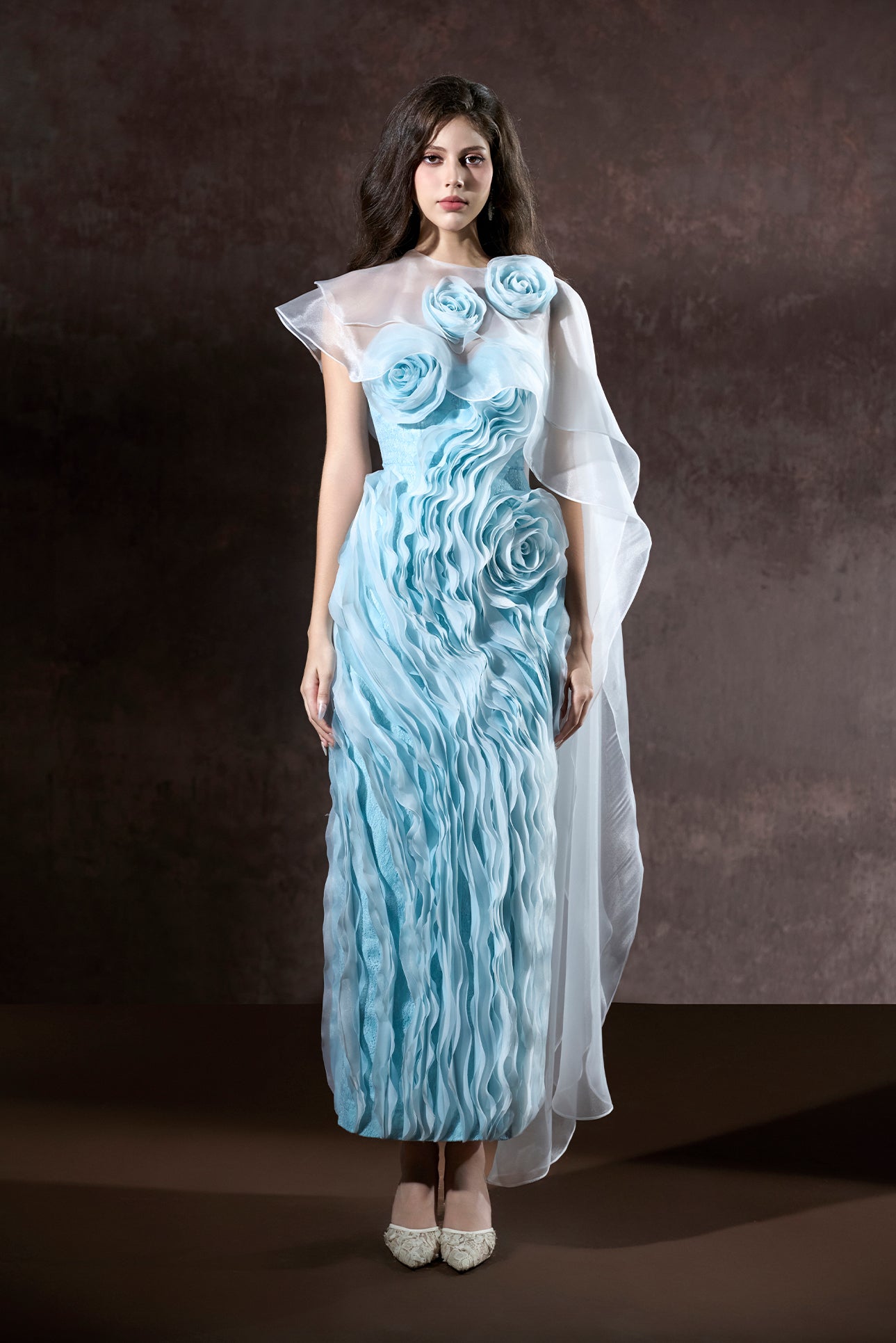 Robe longue bandeau double style Ember Couture à roses 3D superposées et voile