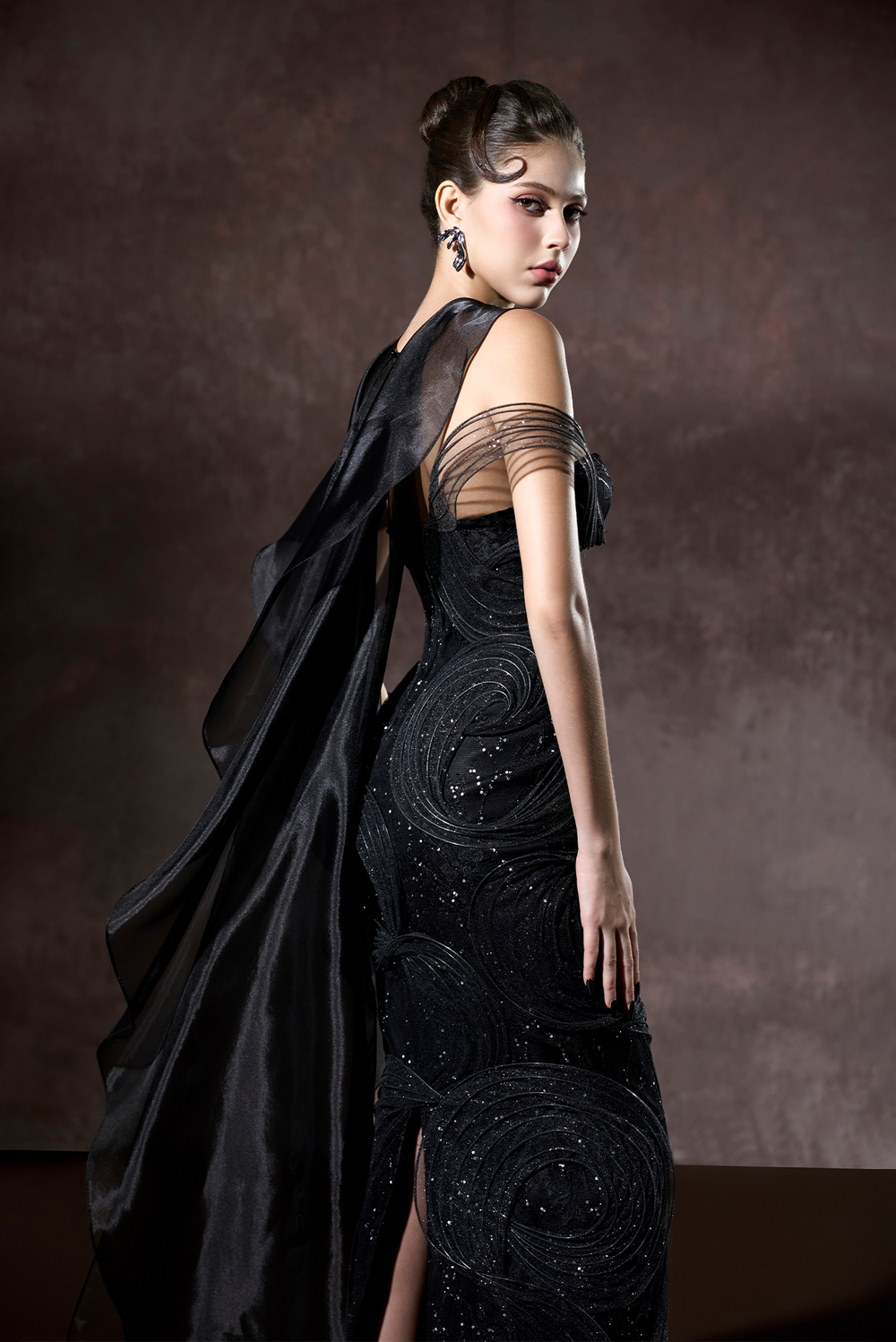 Asha Couture Dual Style Bandeau Layered 3D Lines Maxi Dress With Veil