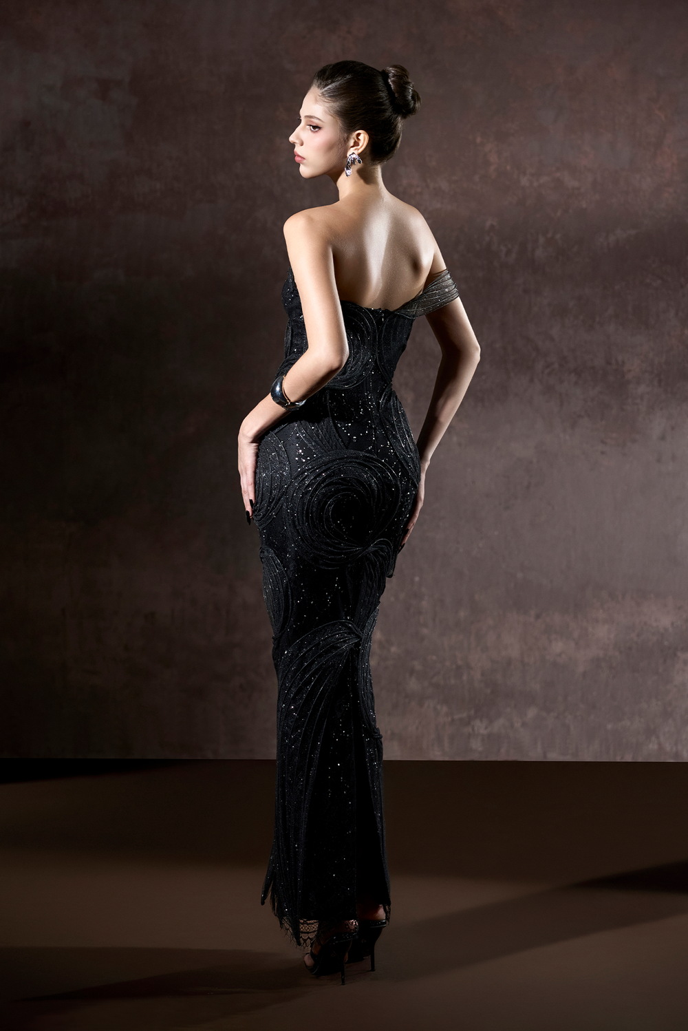 Asha Couture Dual Style Bandeau Layered 3D Lines Maxi Dress With Veil