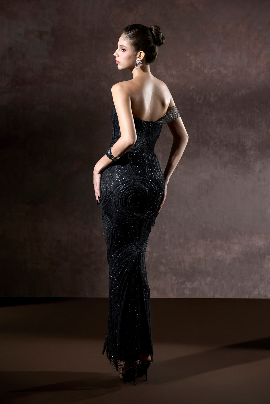 Asha Couture Dual Style Bandeau Layered 3D Lines Maxi Dress With Veil