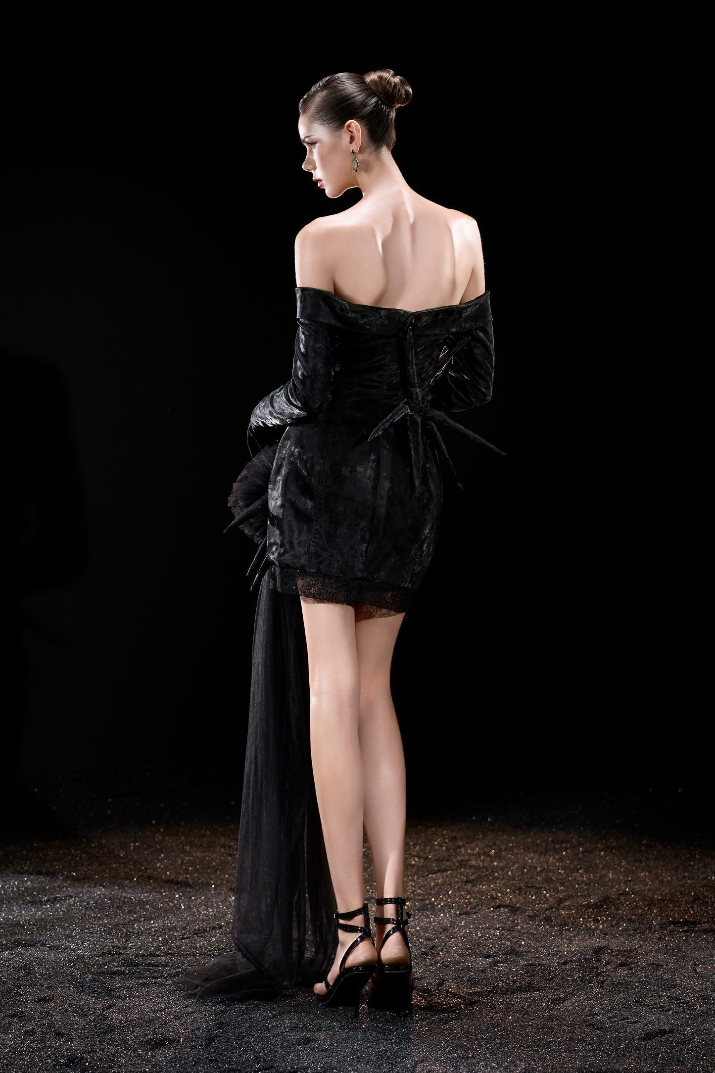 Dagger Mystery Off-shoulder Long Sleeve Velvet Mini Dress