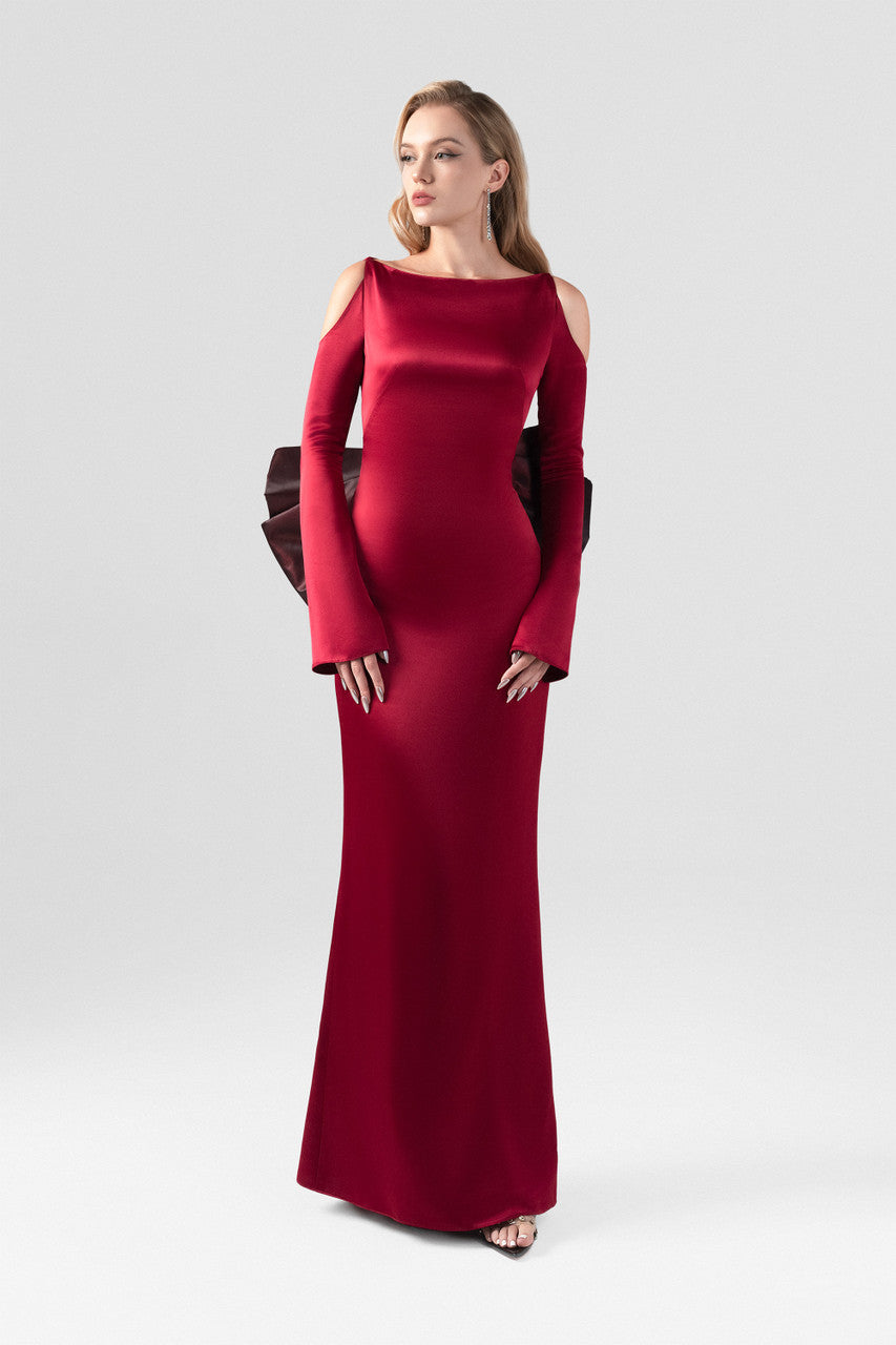 Red evening gown in silk with off-shoulder neckline and a oversized bow.