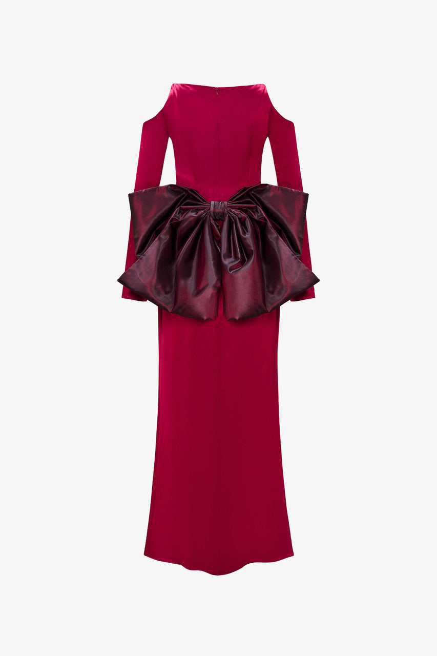 Red evening gown in silk with off-shoulder neckline and a oversized bow.