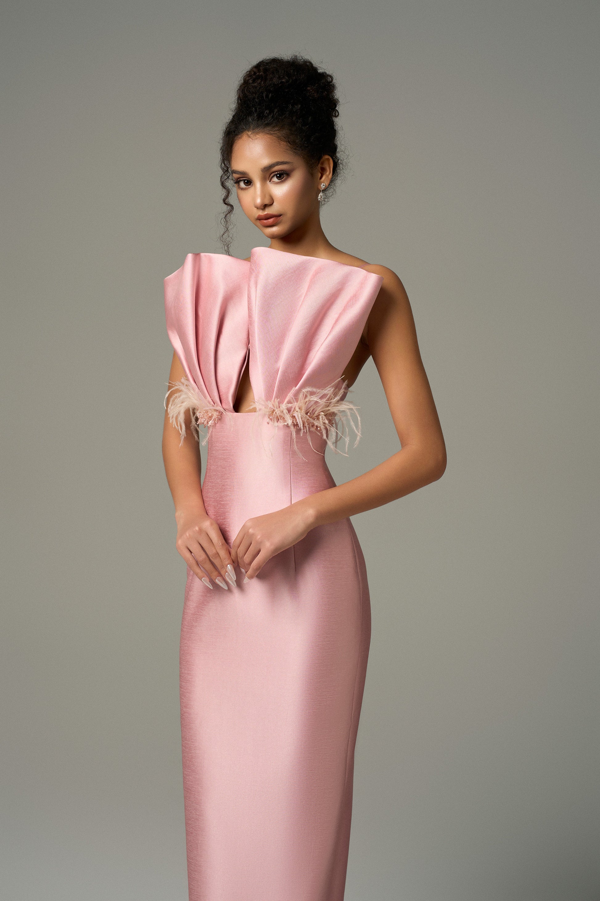 The Pink Feather & Crystal Embellished Maxi Dress features a delicate bow detailing on the bust cup.