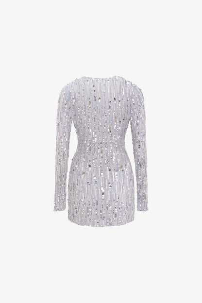 The sequin mini dress in grey with V-neckline and long sleeves. 