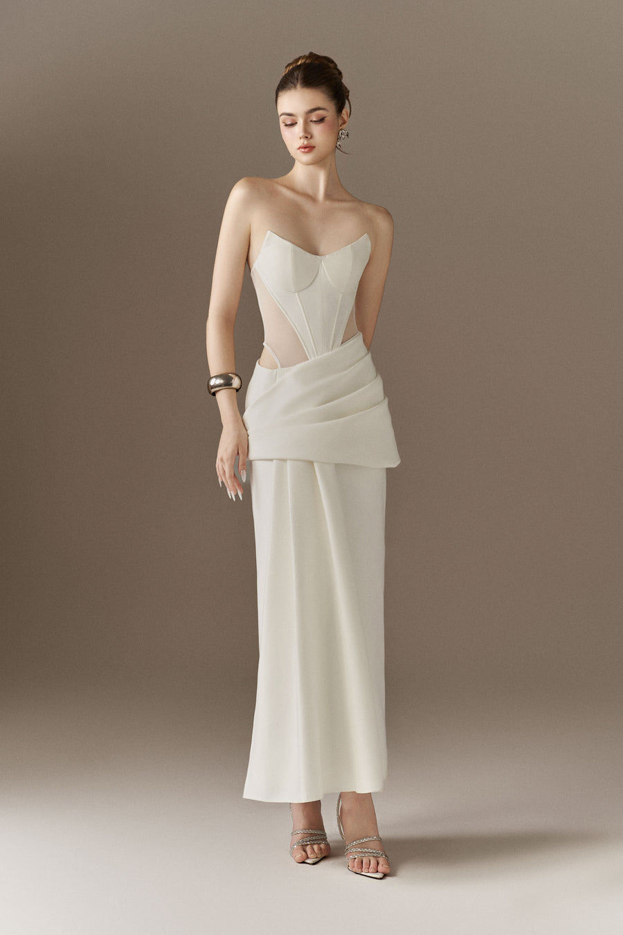 Robe longue corset sculptée ivoire Venus avec voile