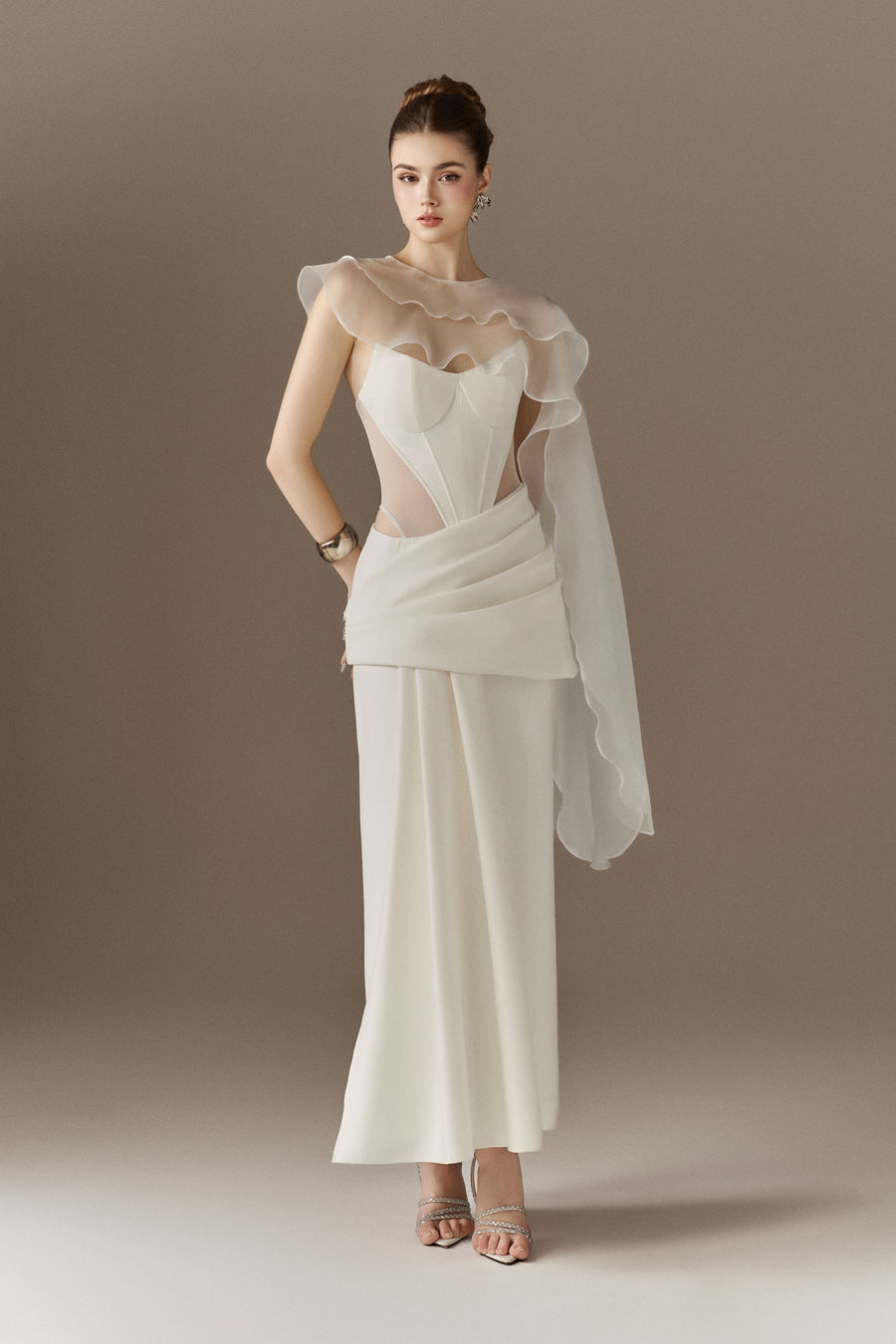 Robe longue corset sculptée ivoire Venus avec voile